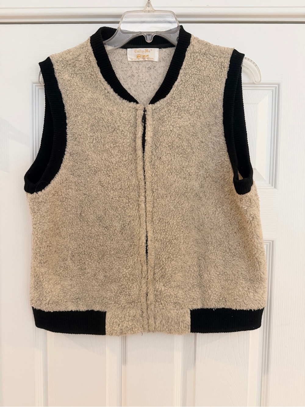 Women's Size Medium "Tally Ho" Cream Sherpa Sweater Vest with Black Trim GUC